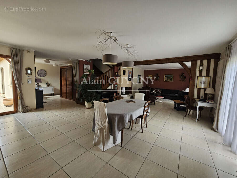 Maison à CORMEILLES