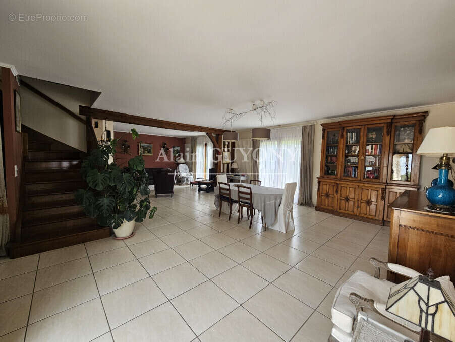 Maison à CORMEILLES