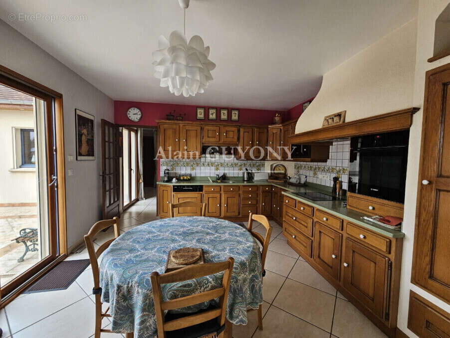 Maison à CORMEILLES