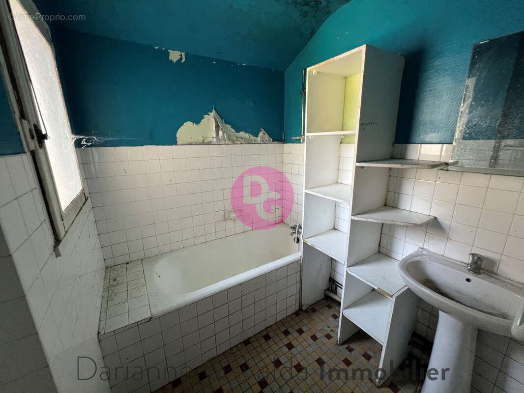 Maison à LIVINHAC-LE-HAUT