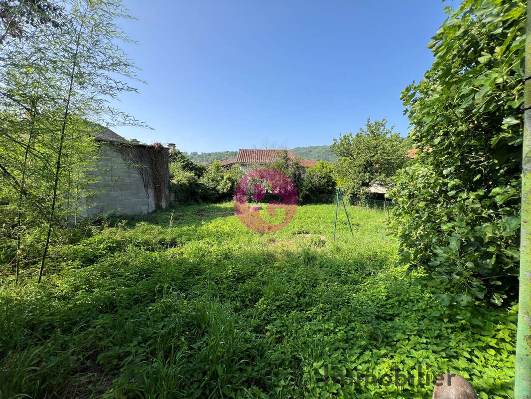 Maison à LIVINHAC-LE-HAUT