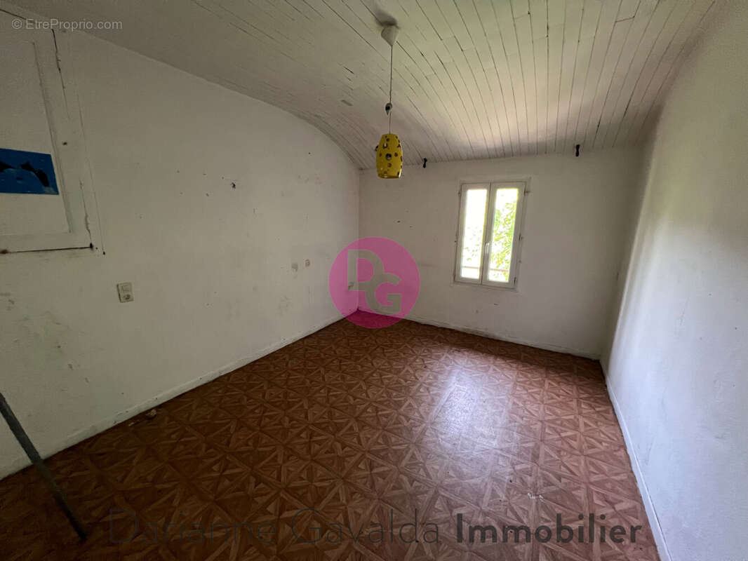 Maison à LIVINHAC-LE-HAUT