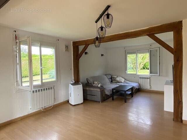 Maison à MAIGNELAY-MONTIGNY