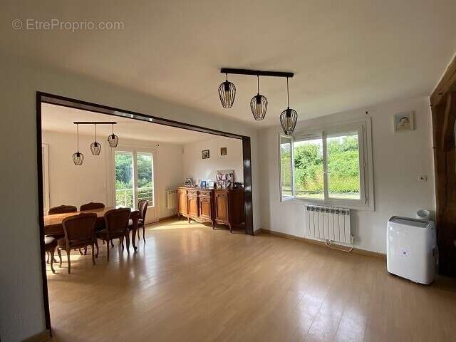 Maison à MAIGNELAY-MONTIGNY