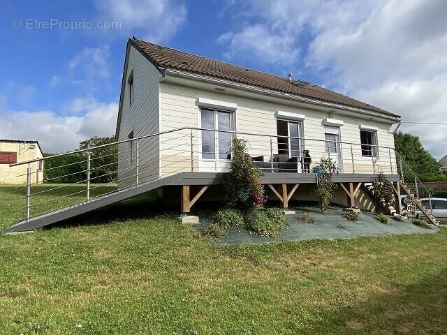 Maison à MAIGNELAY-MONTIGNY