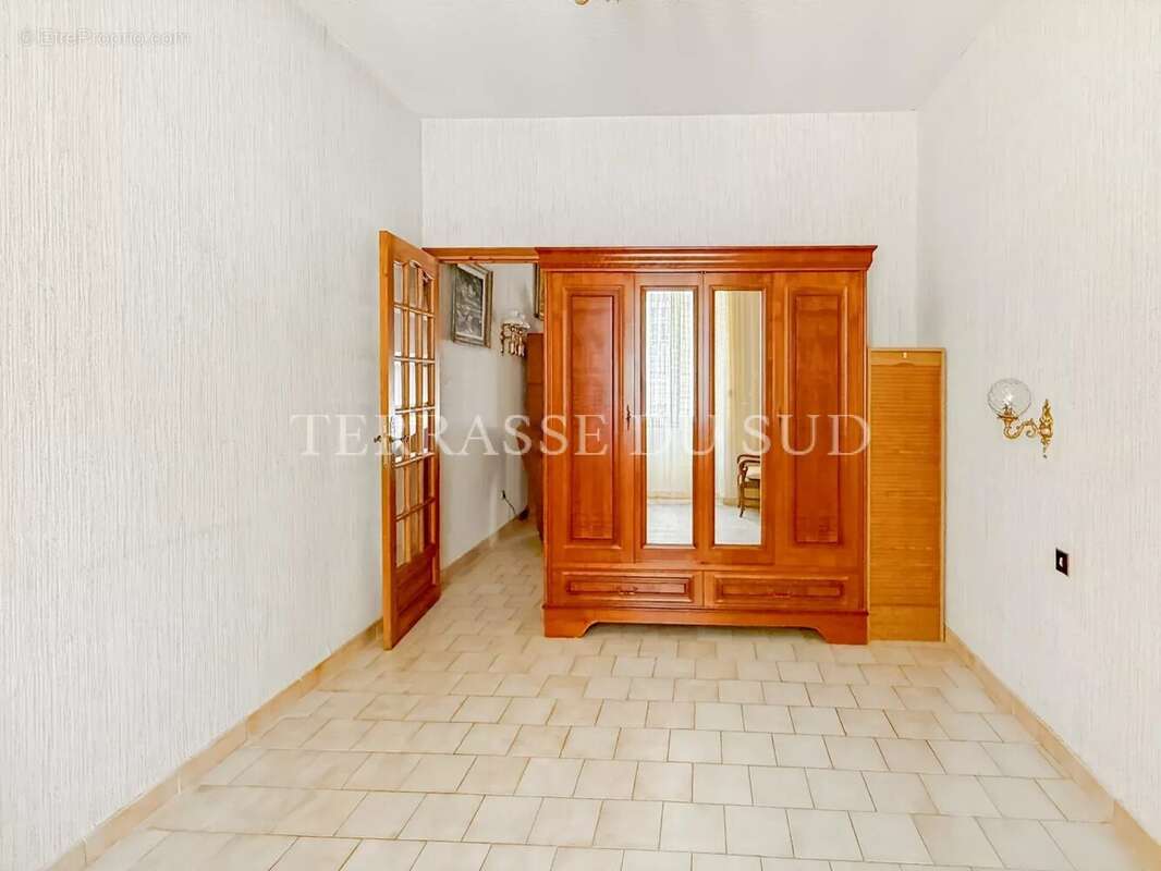 Appartement à MARSEILLE-5E