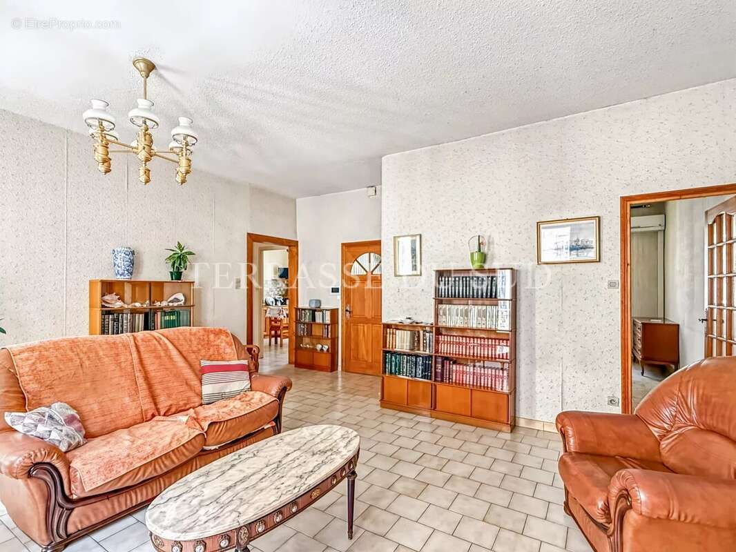 Appartement à MARSEILLE-5E