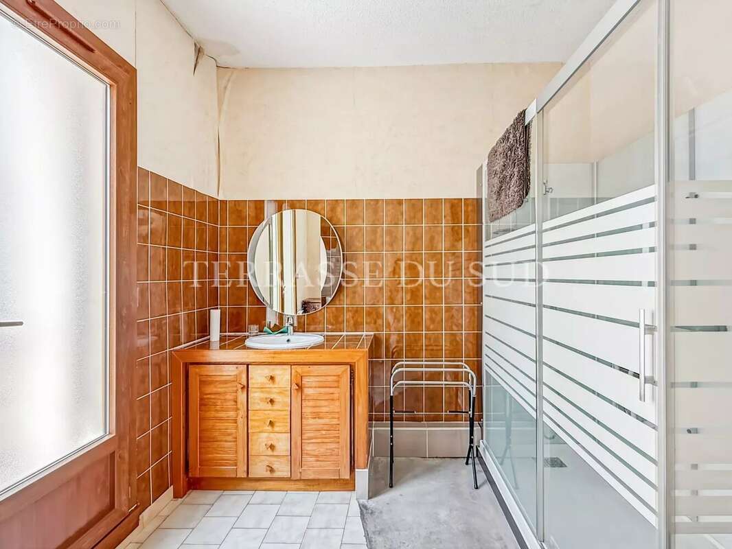 Appartement à MARSEILLE-5E