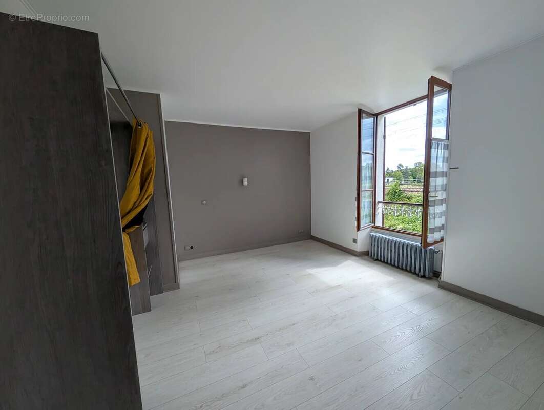 Appartement à FONTAINE-LE-PORT