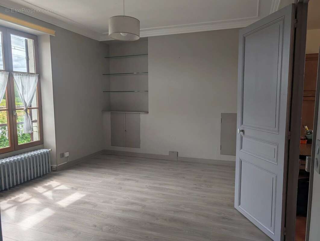 Appartement à FONTAINE-LE-PORT