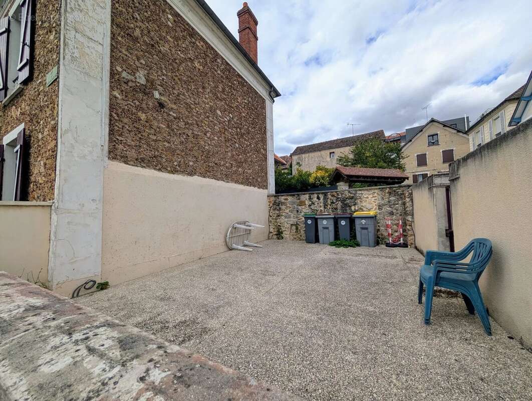 Appartement à FONTAINE-LE-PORT