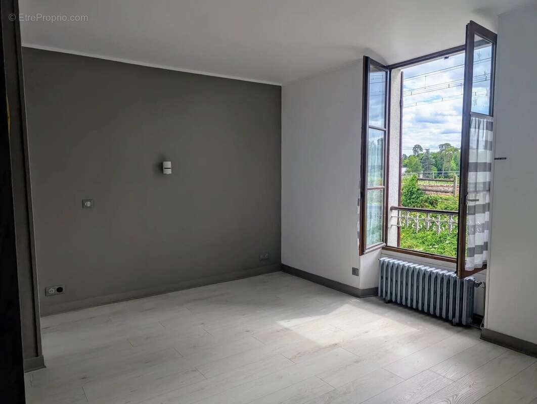 Appartement à FONTAINE-LE-PORT