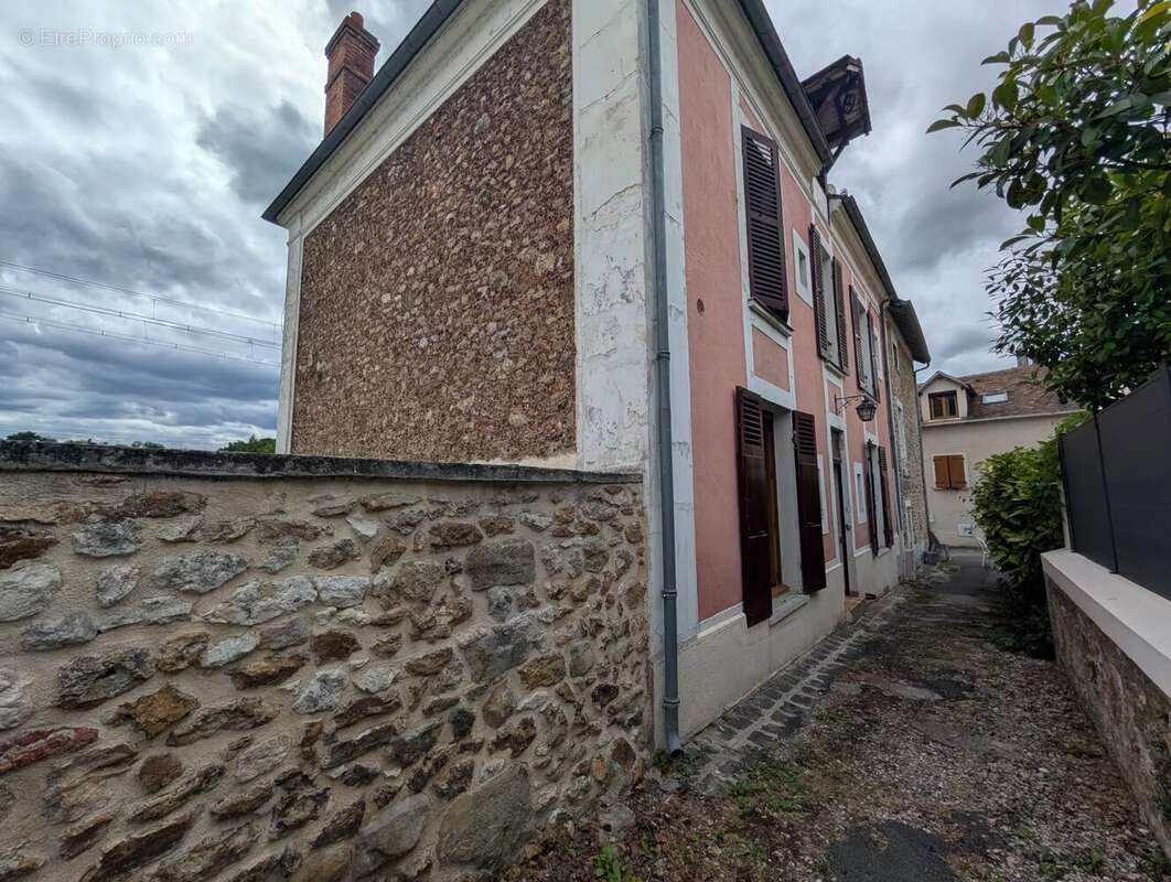 Appartement à FONTAINE-LE-PORT
