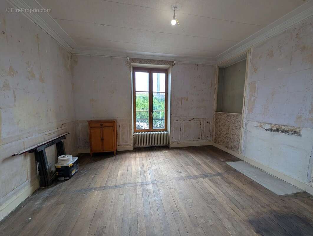 Appartement à FONTAINE-LE-PORT