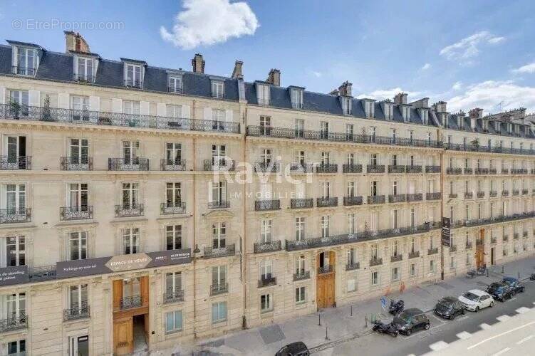 Appartement à PARIS-17E