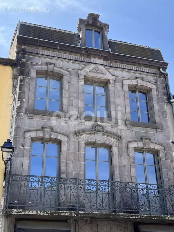 Appartement à MARINGUES