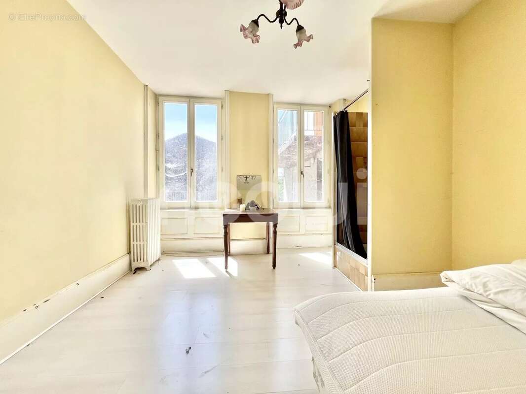 Appartement à MARINGUES