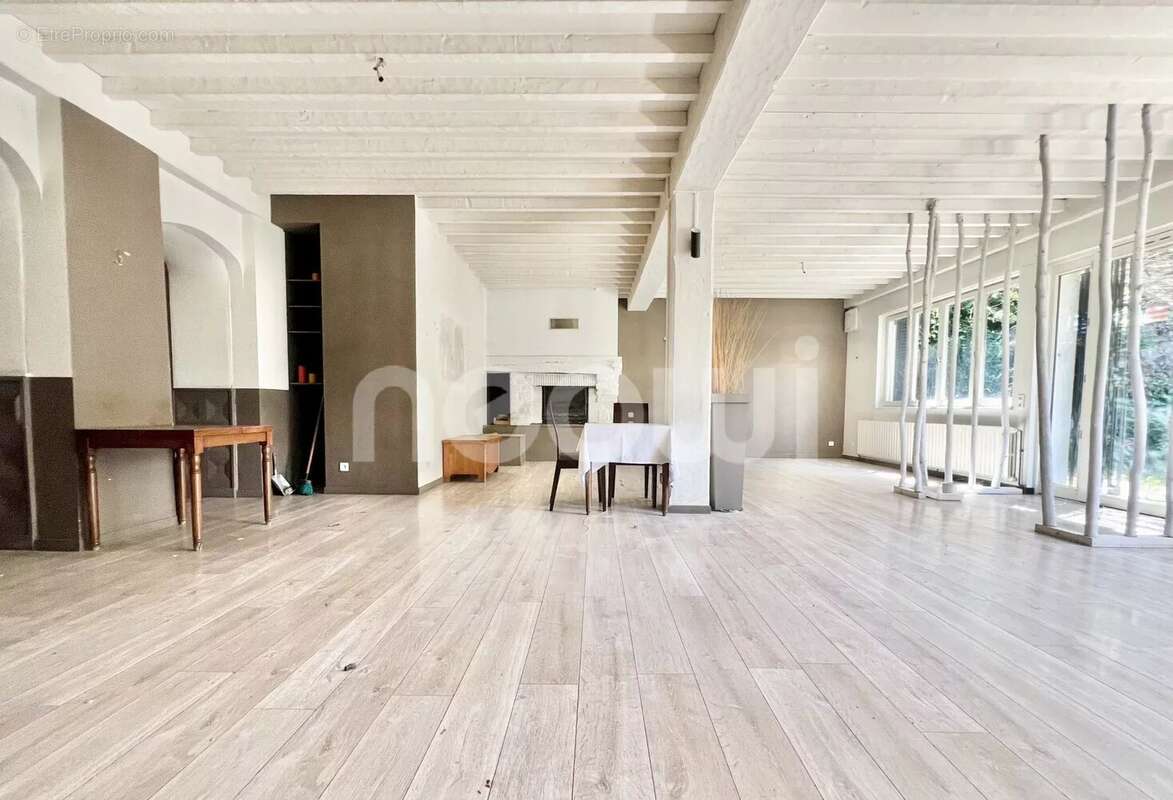 Appartement à MARINGUES