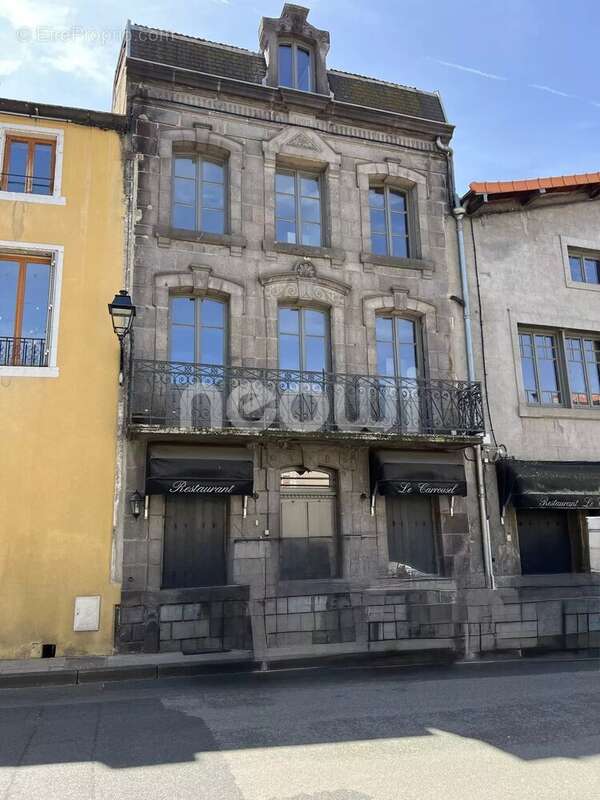 Appartement à MARINGUES