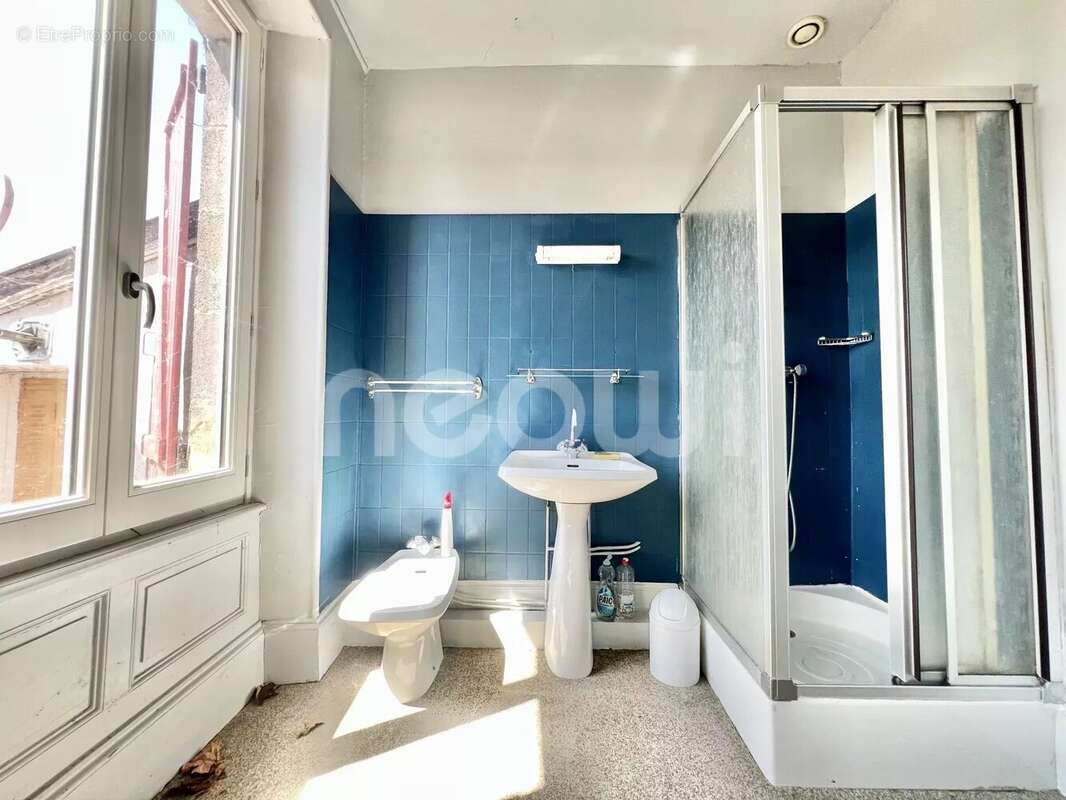 Appartement à MARINGUES