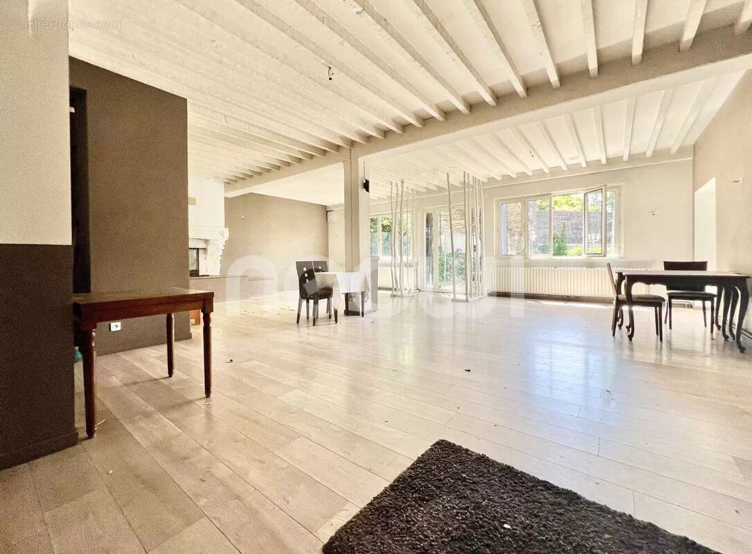 Appartement à MARINGUES