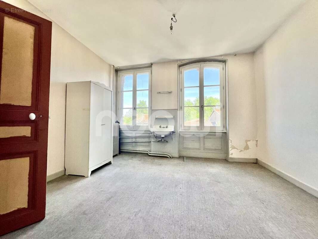 Appartement à MARINGUES