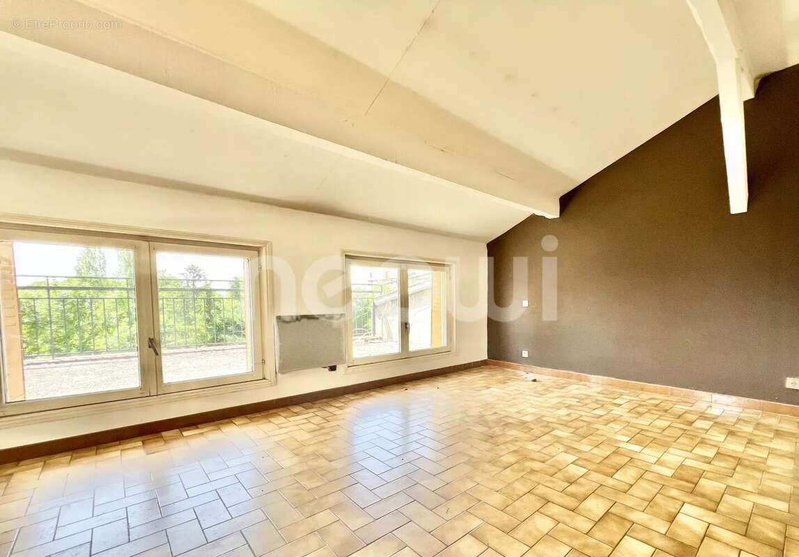 Appartement à MARINGUES