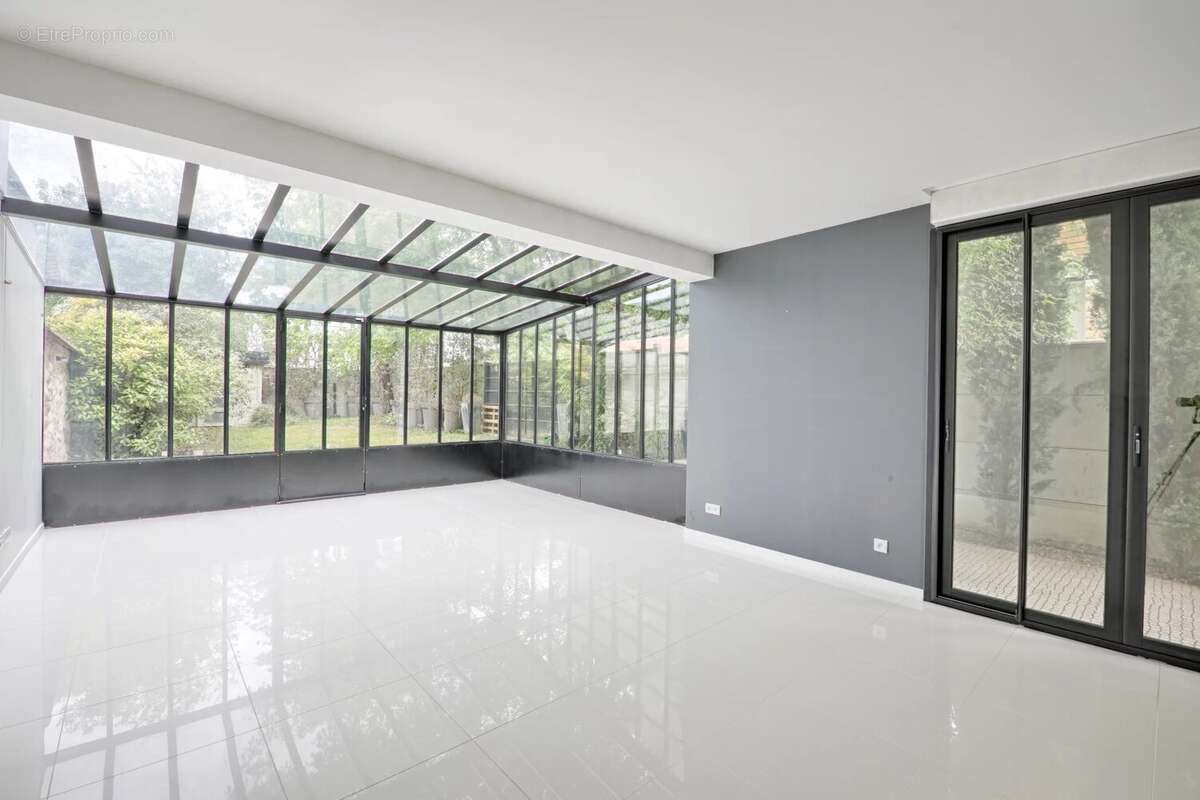 Maison à SAINT-MAUR-DES-FOSSES