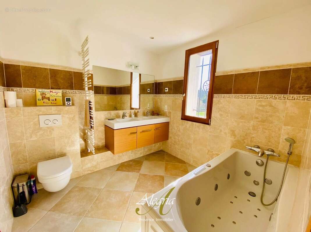 Maison à FOX-AMPHOUX