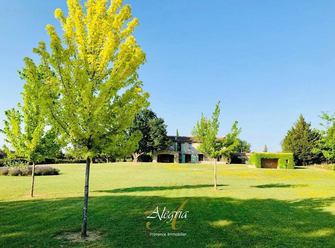 Maison à FOX-AMPHOUX