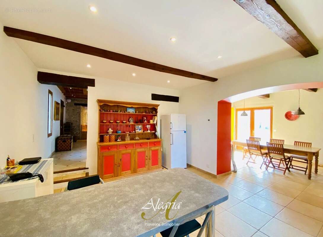 Maison à FOX-AMPHOUX