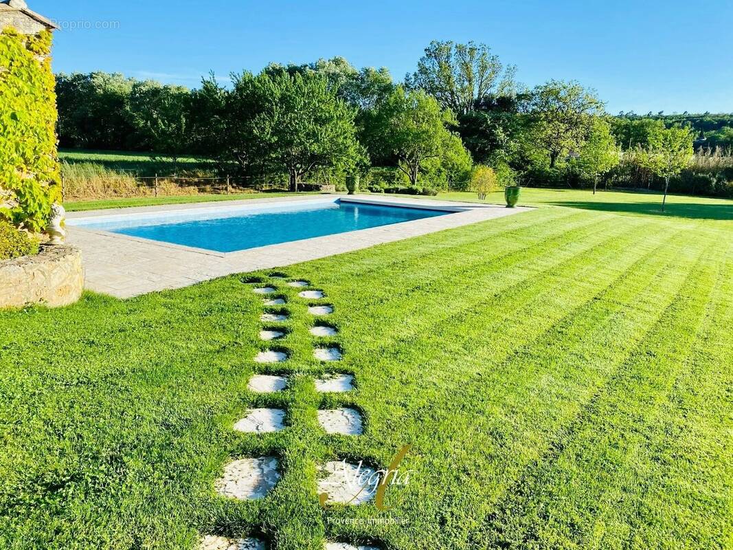 Maison à FOX-AMPHOUX