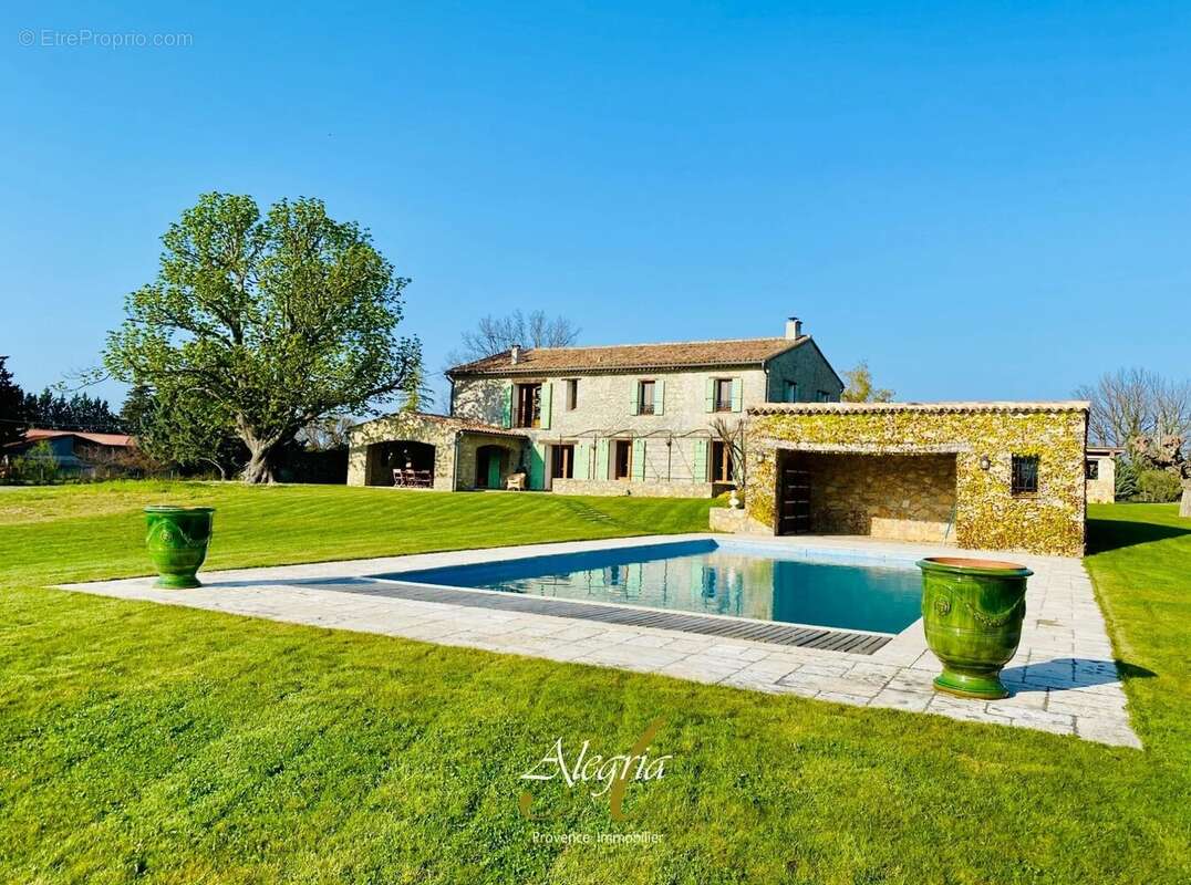 Maison à FOX-AMPHOUX