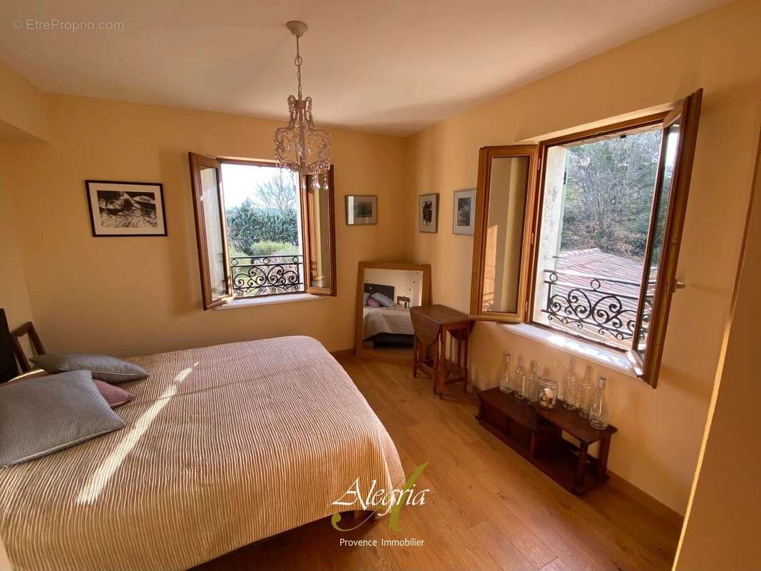 Maison à FOX-AMPHOUX