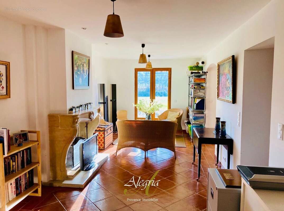 Maison à FOX-AMPHOUX