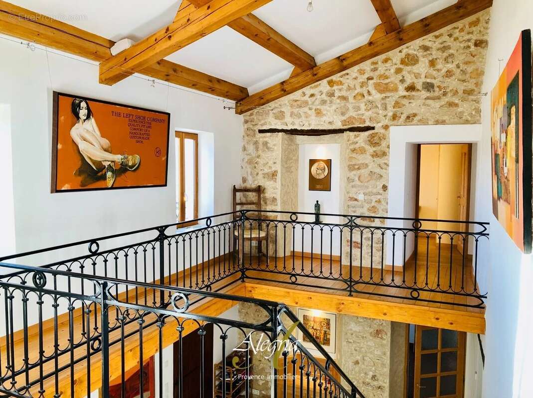 Maison à FOX-AMPHOUX