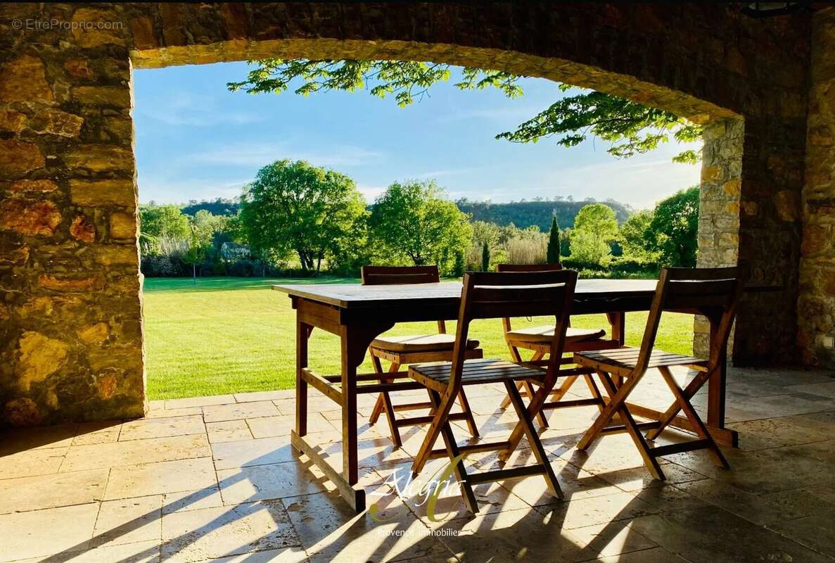 Maison à FOX-AMPHOUX