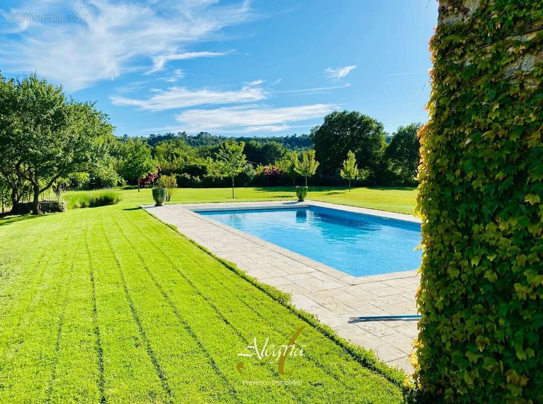 Maison à FOX-AMPHOUX