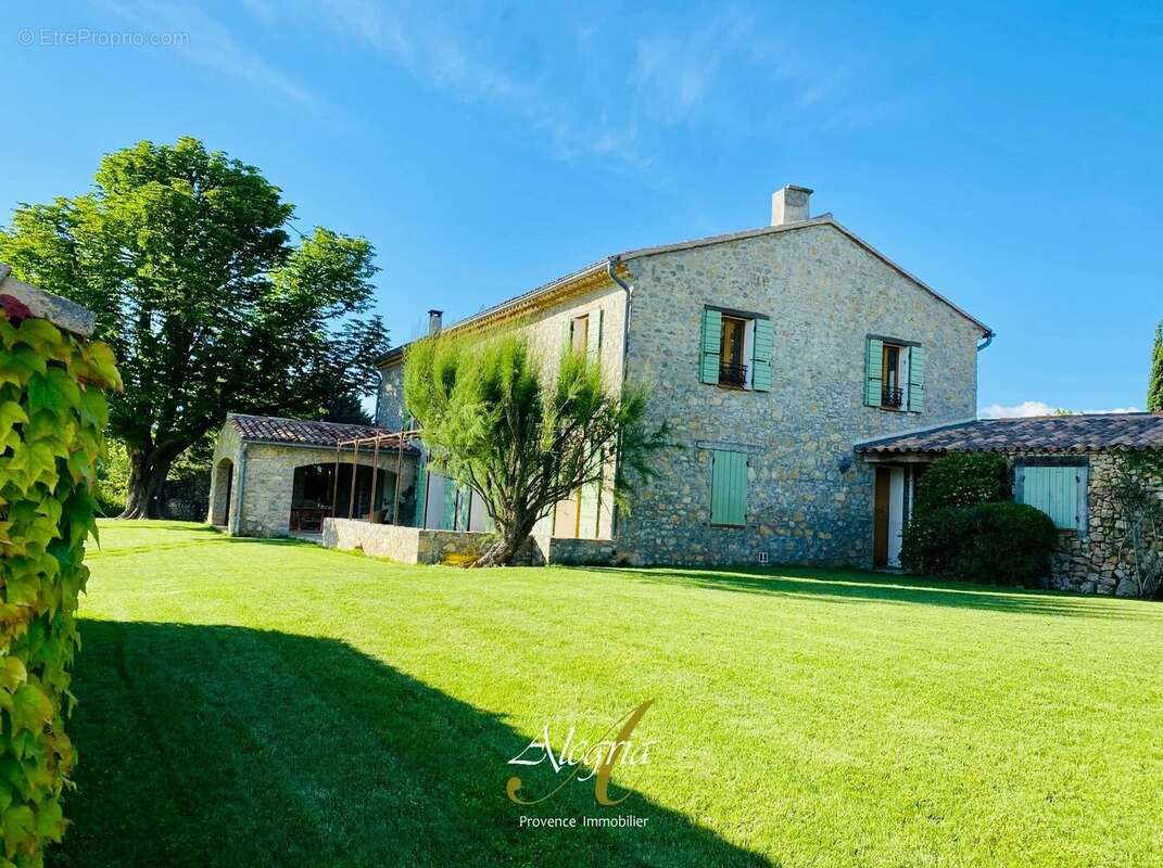 Maison à FOX-AMPHOUX