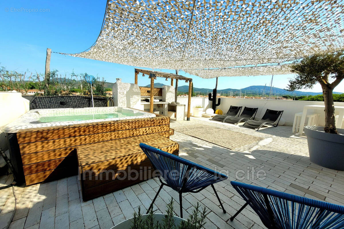 Appartement à GRIMAUD