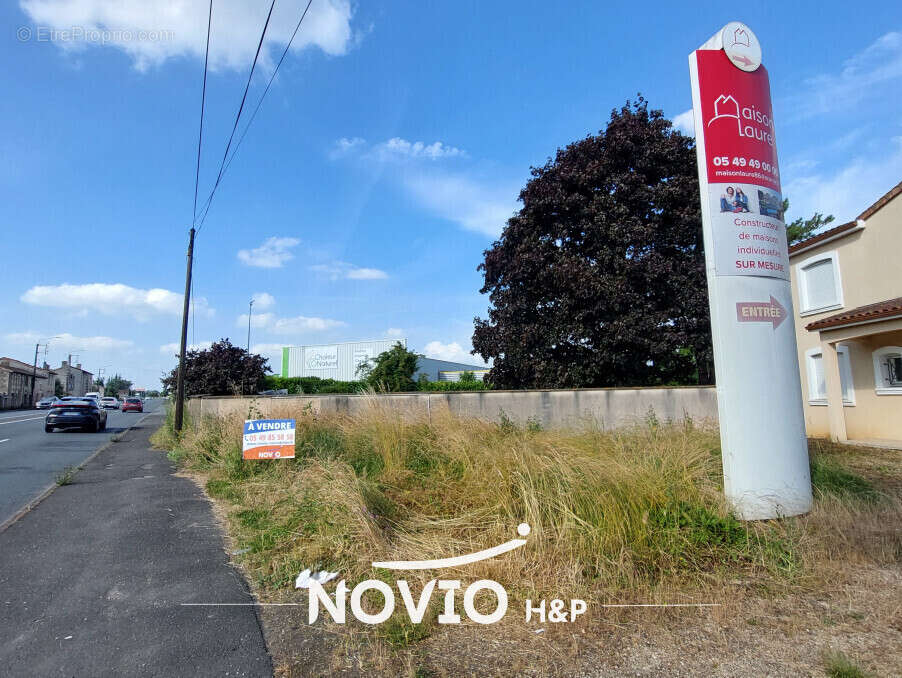 Commerce à CHASSENEUIL-DU-POITOU