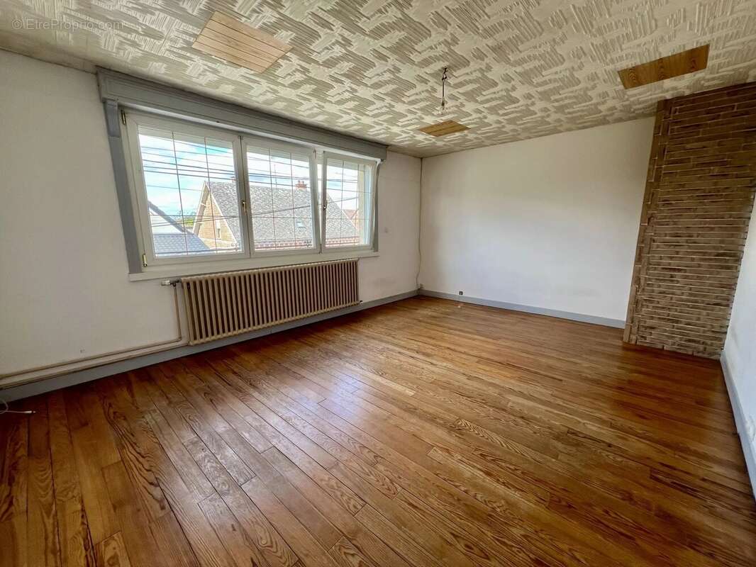 Maison à AVESNES-LES-AUBERT