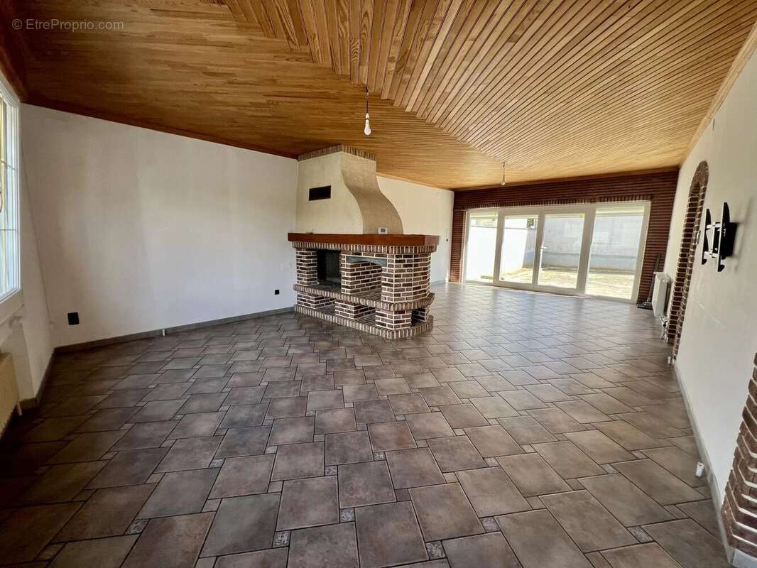 Maison à AVESNES-LES-AUBERT