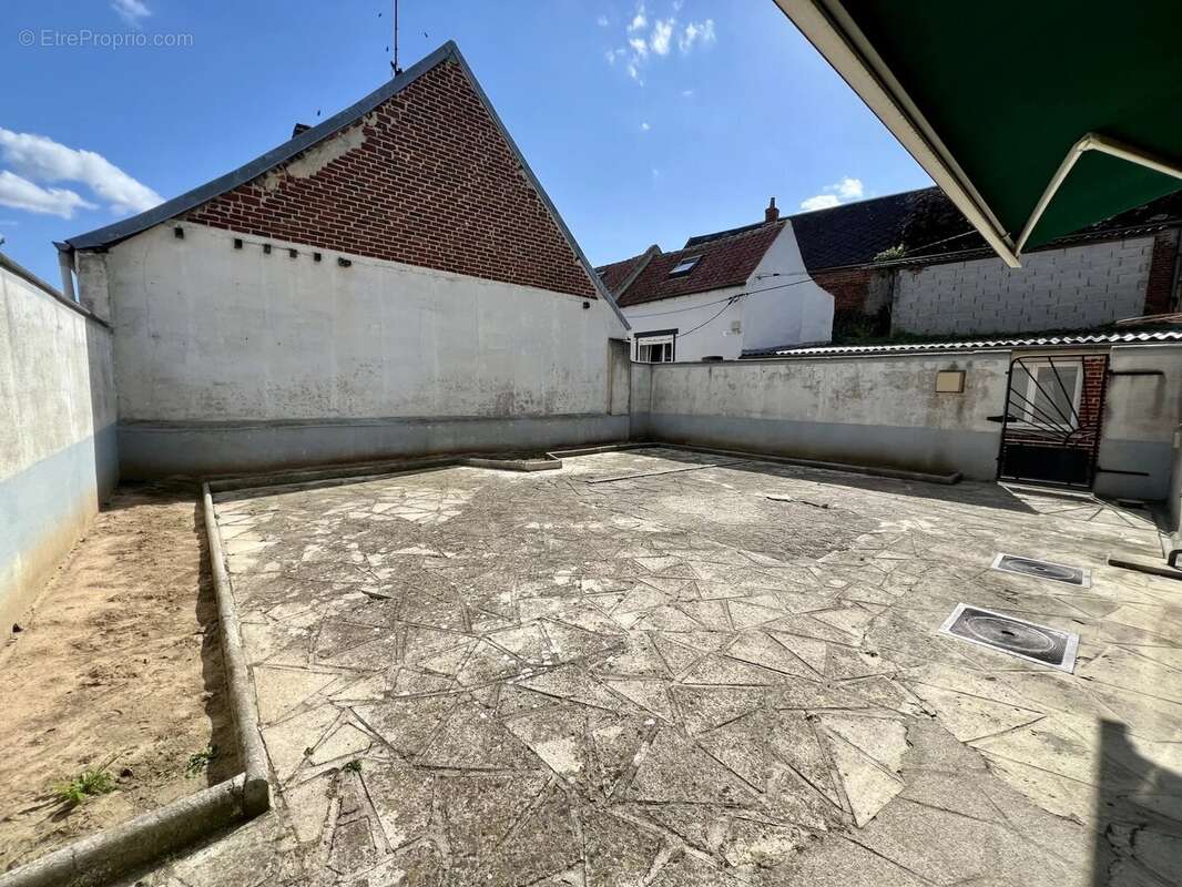 Maison à AVESNES-LES-AUBERT