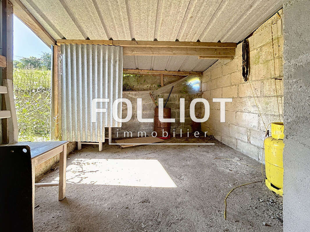 Parking à SAINT-SEVER-CALVADOS