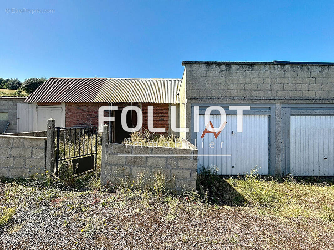 Parking à SAINT-SEVER-CALVADOS