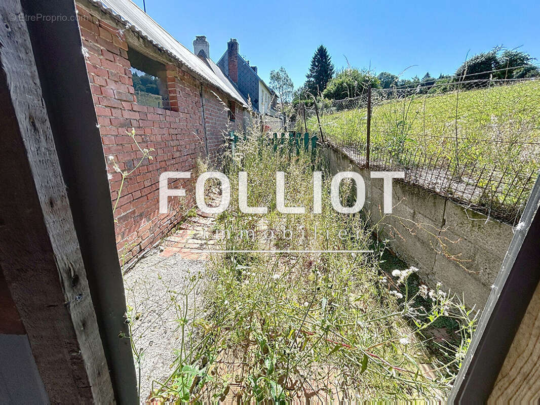 Parking à SAINT-SEVER-CALVADOS