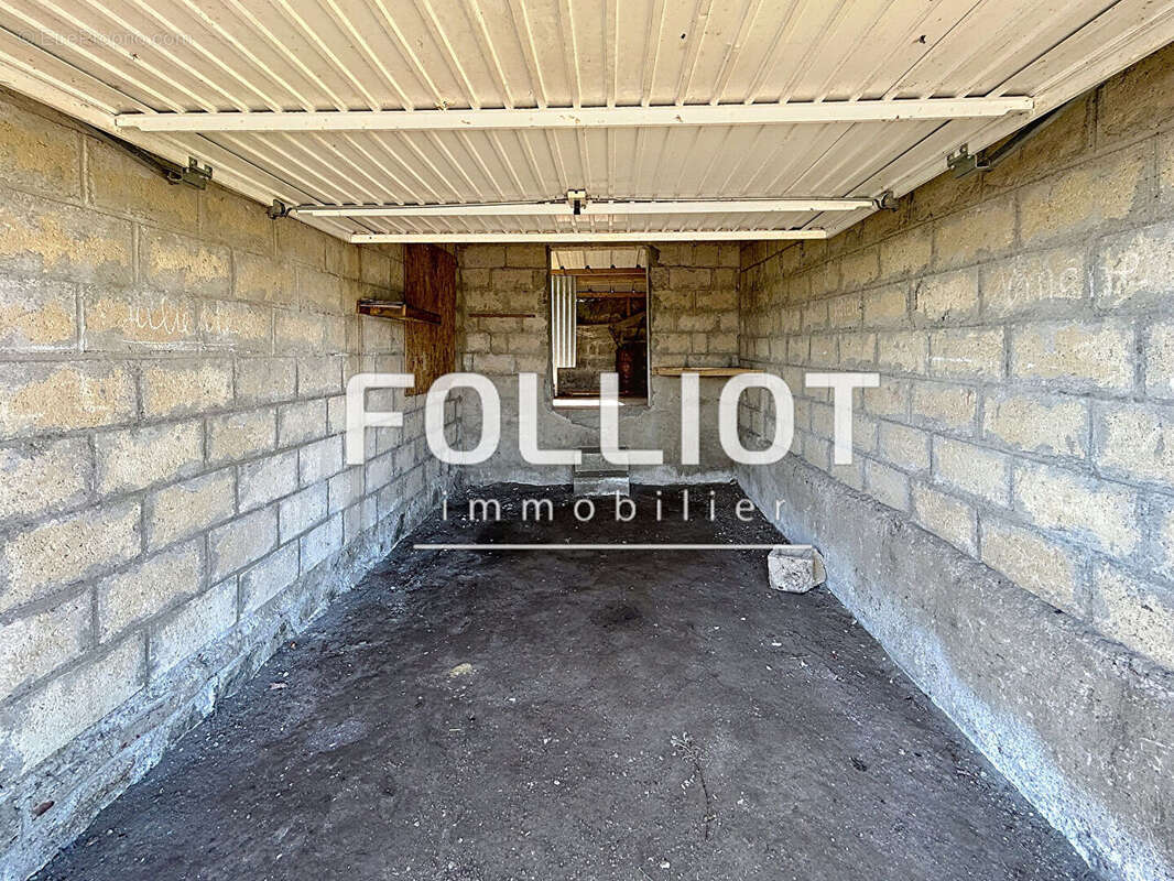 Parking à SAINT-SEVER-CALVADOS