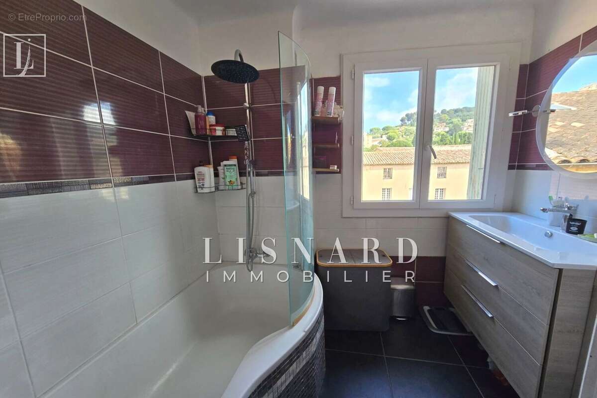 Appartement à VALLAURIS