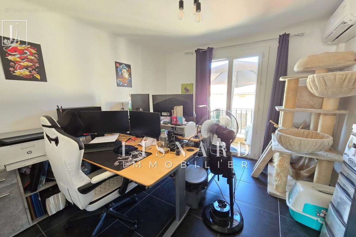 Appartement à VALLAURIS